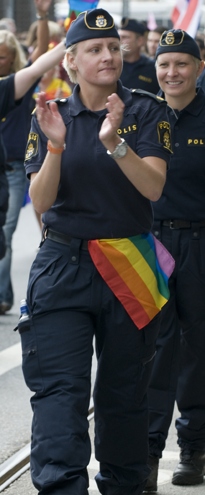 Polis med pridefärger
