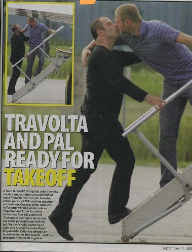 Travolta hälsar på sin "vän"