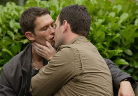 Gay kiss banned on Facebook